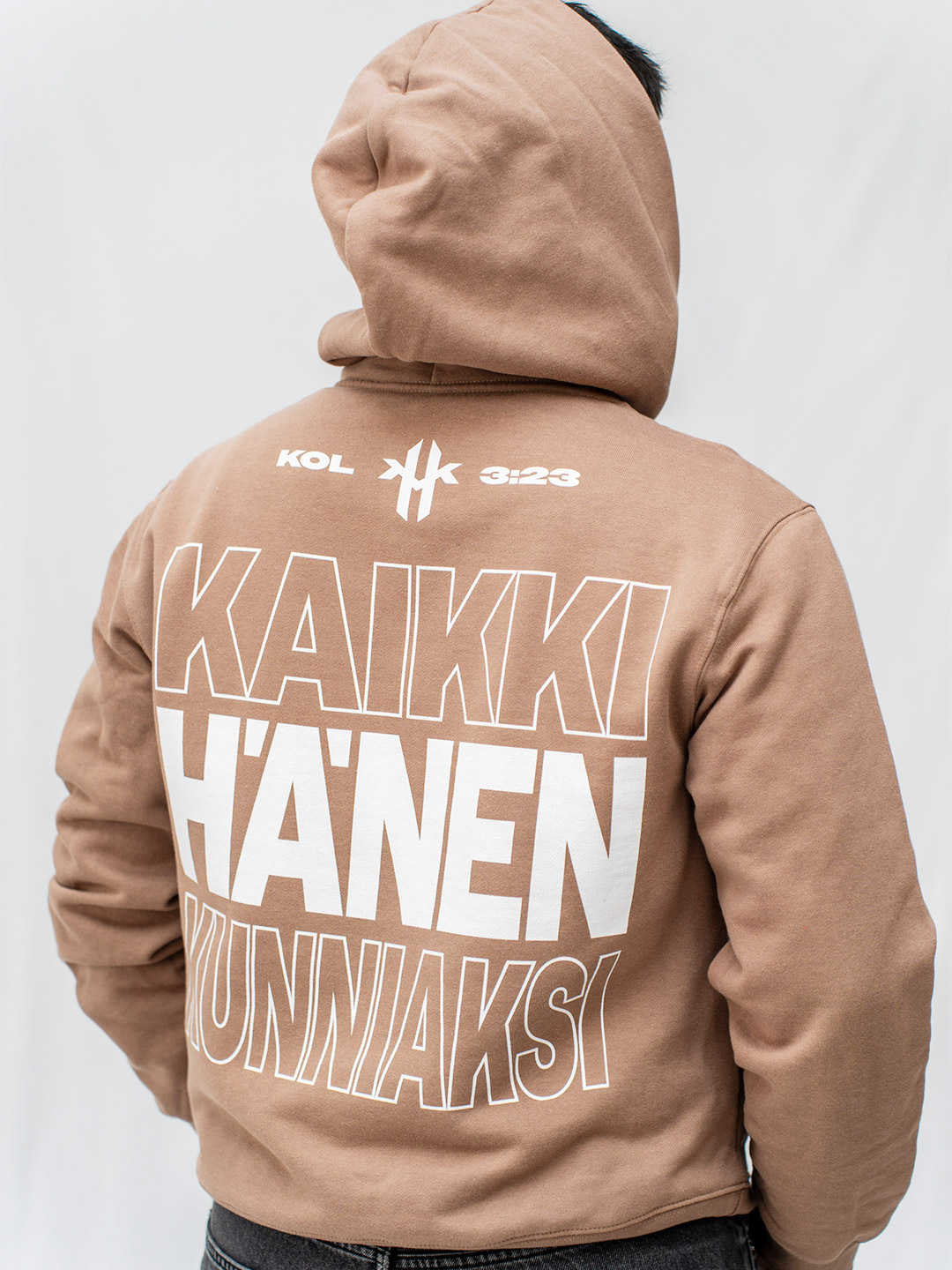 Kaikki Hänen Kunniaksi - Kuva 1